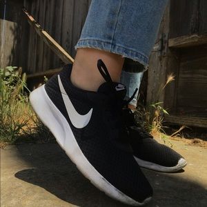 Nike Tanjun Black Sneaker Running Shoe